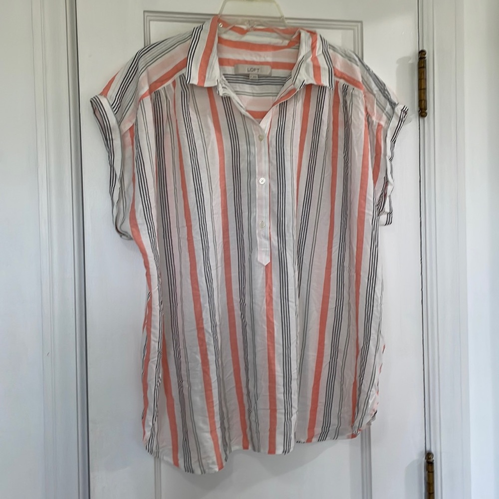 Loft XL top peach, grey, white and black stripped